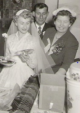 Yvonne, Walter & Edna Buntjer